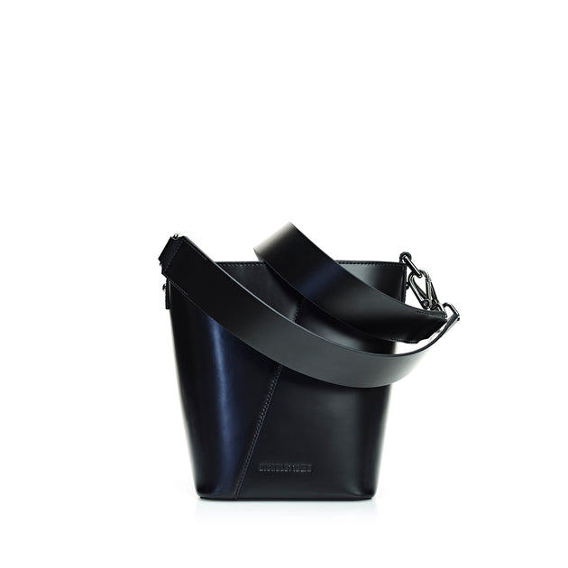 nicholette a FOND Bucket Bag in Black NICHOLETTE A